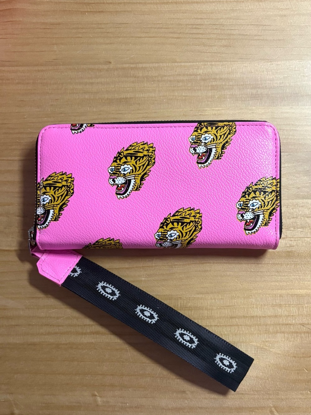 NWOT Min & Mon Francis Blazing Tiger Zip Around Wristlet